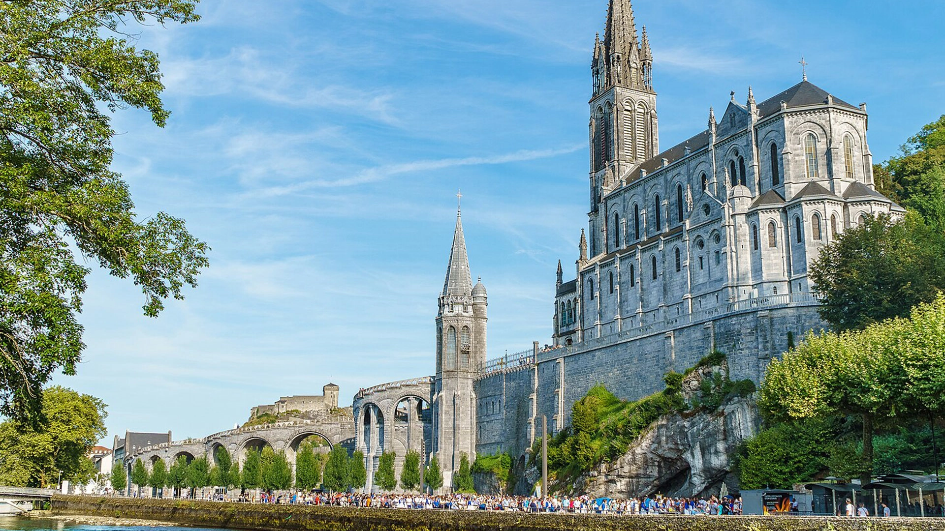 sanktuarium-matki-bozej-w-lourdes-francja-pielgrzymki na wielkanoc